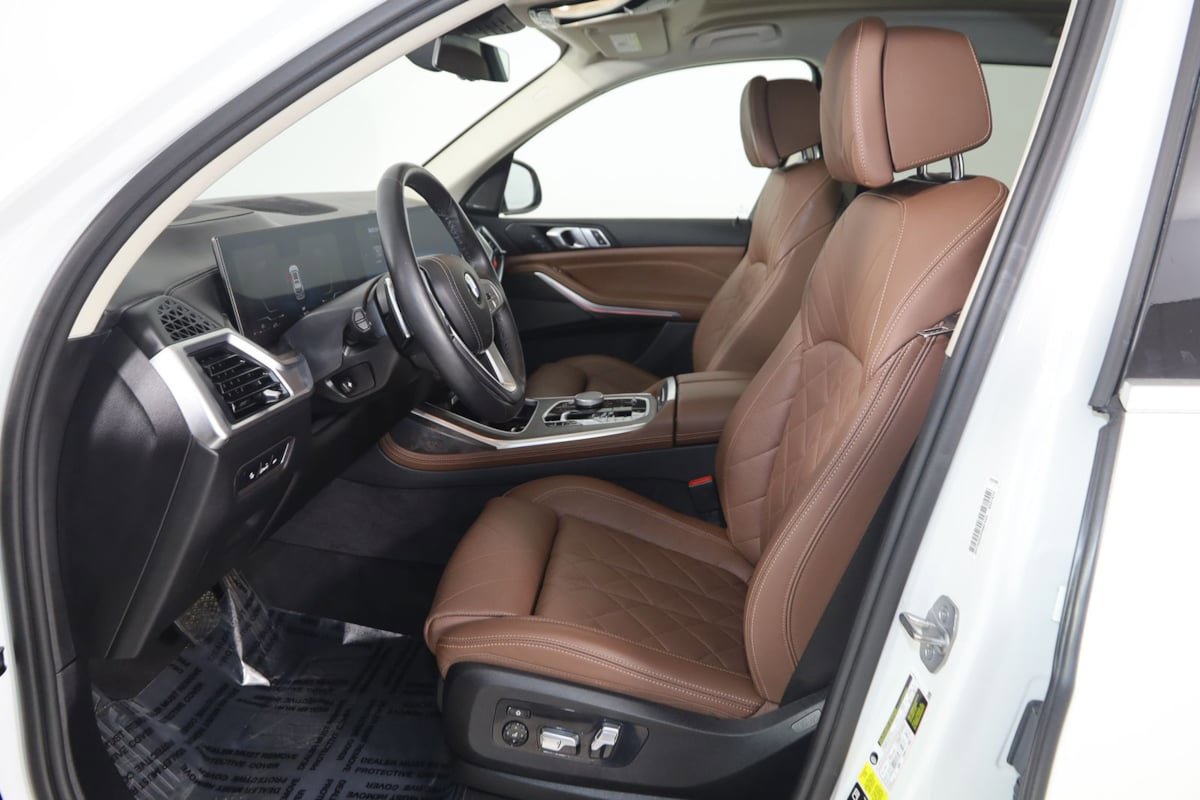 Used 2024 BMW X7 xDrive40i w/ Premium Package AWD/4WD image 12