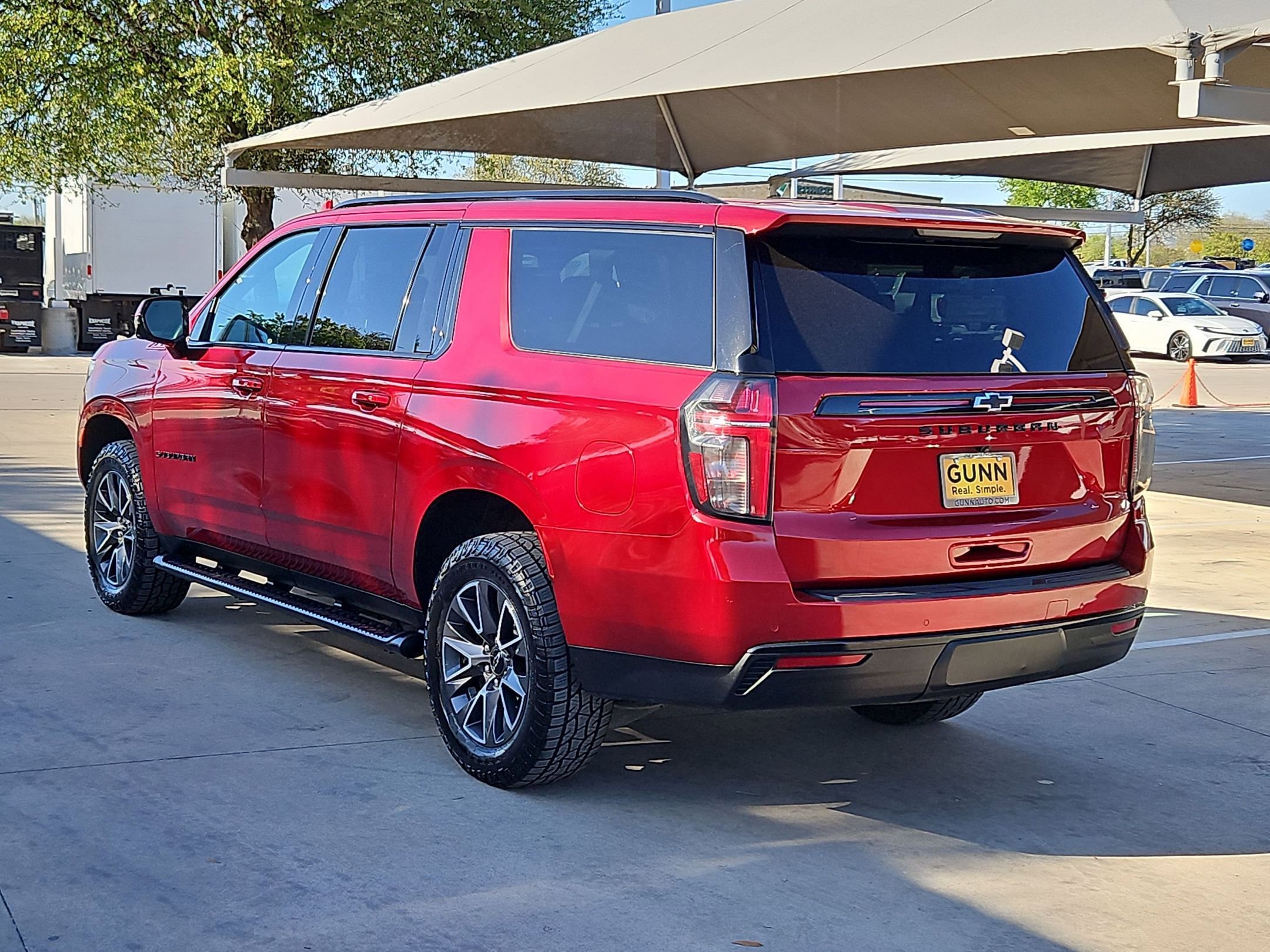 Certified 2024 Chevrolet Suburban Z71 w/ Luxury Package image 5
