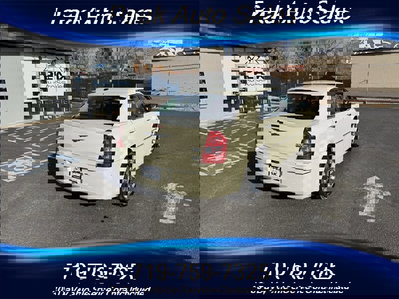 Used 2010 Chrysler 300 Touring image 7