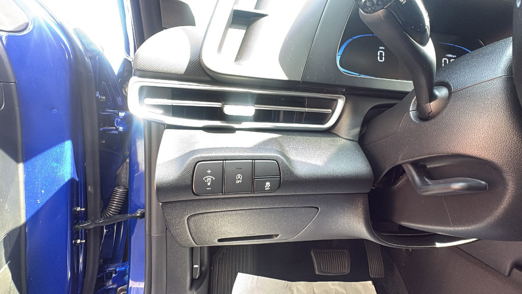Used 2025 Hyundai Elantra SE FWD image 14