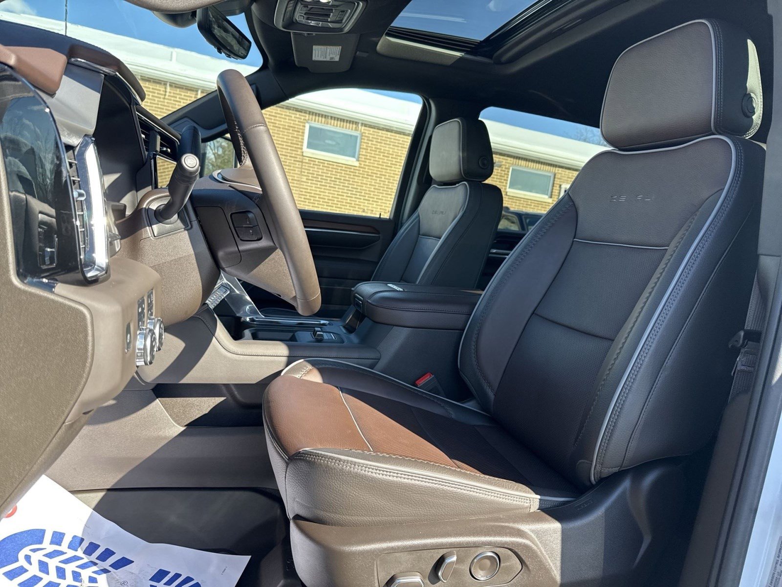 Used 2024 GMC Sierra 3500 Denali w/ Denali Reserve Package image 11