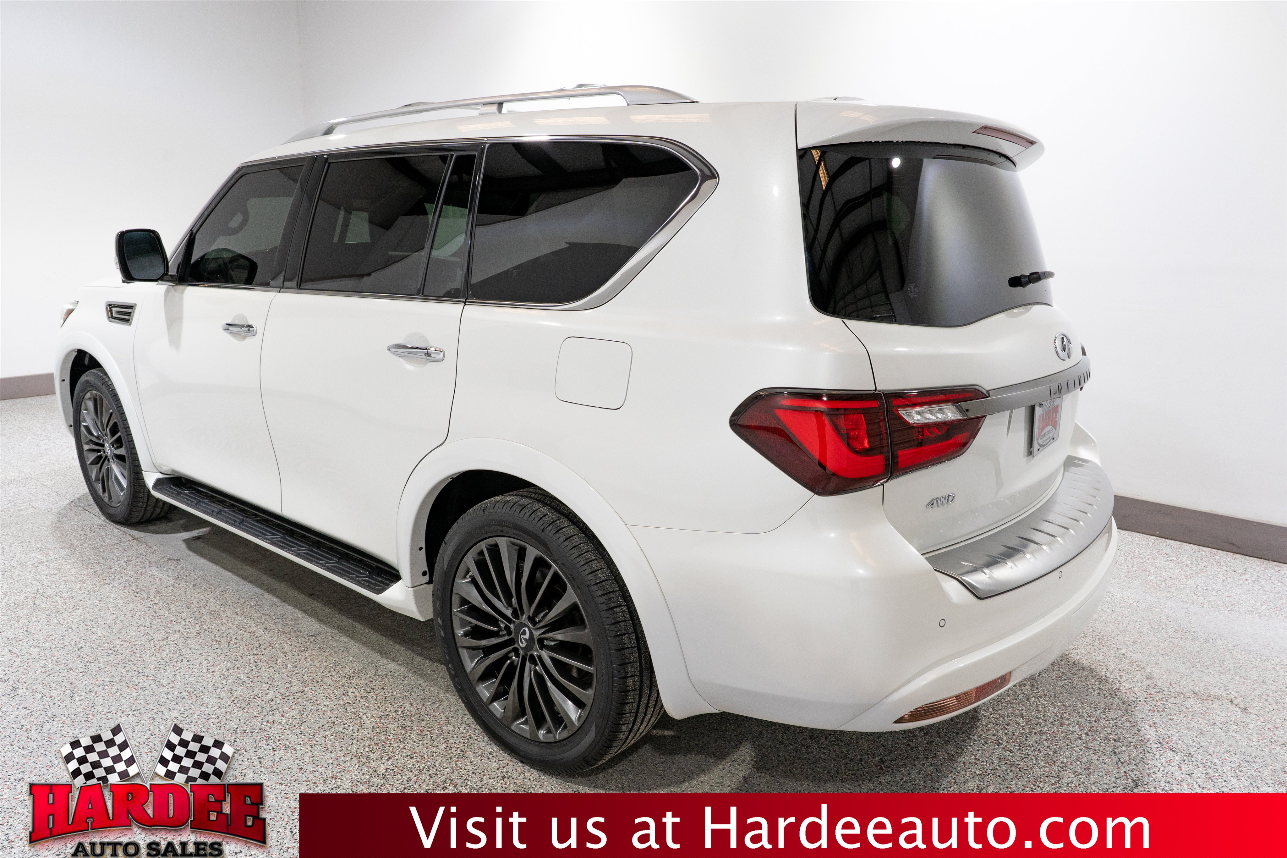 Used 2024 INFINITI QX80 Sensory AWD/4WD image 3