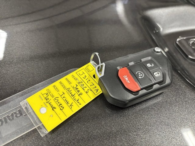 Used 2025 Jeep Gladiator Mojave w/ Convenience Group image 24
