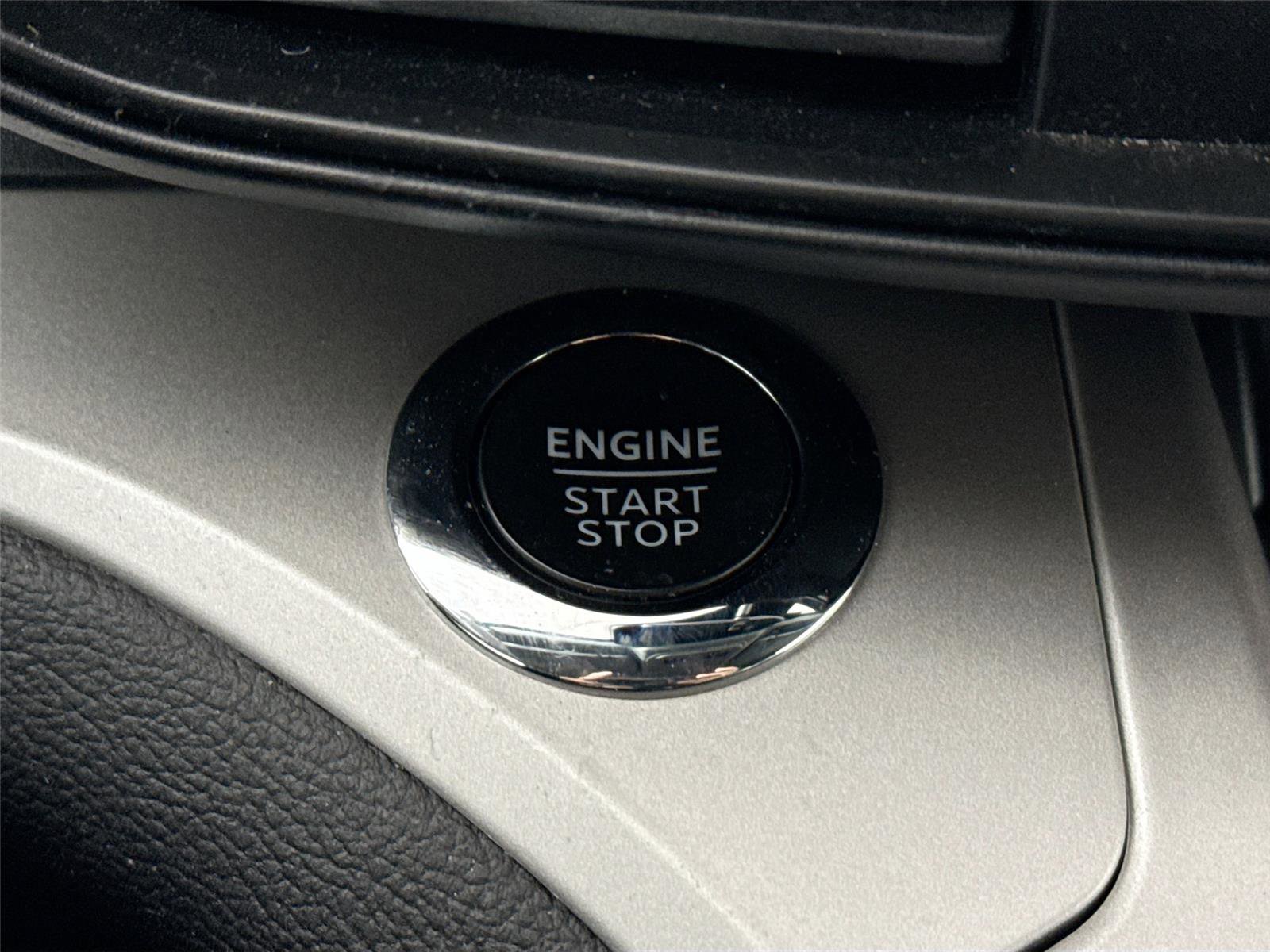 Used 2024 Ford Explorer XLT w/ Class IV Trailer Tow Package image 20