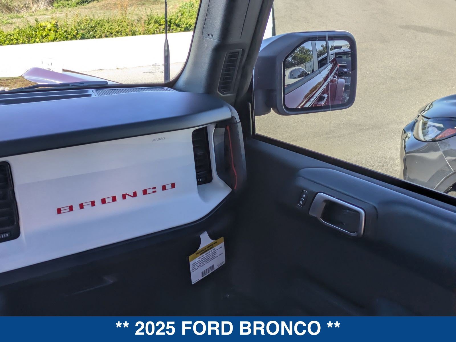 Used 2025 Ford Bronco Heritage Edition AWD/4WD image 46