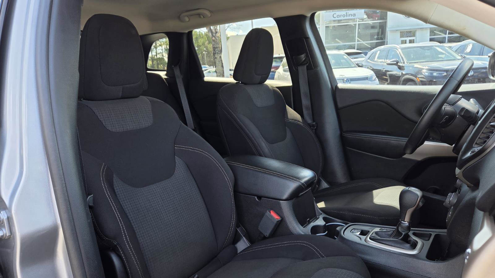 Used 2017 Jeep Cherokee Latitude w/ Safety/Convenience Group image 39