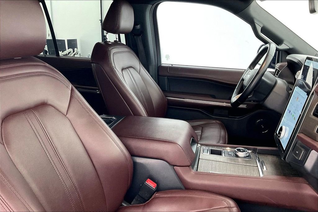Used 2022 Ford Expedition Limited image 11
