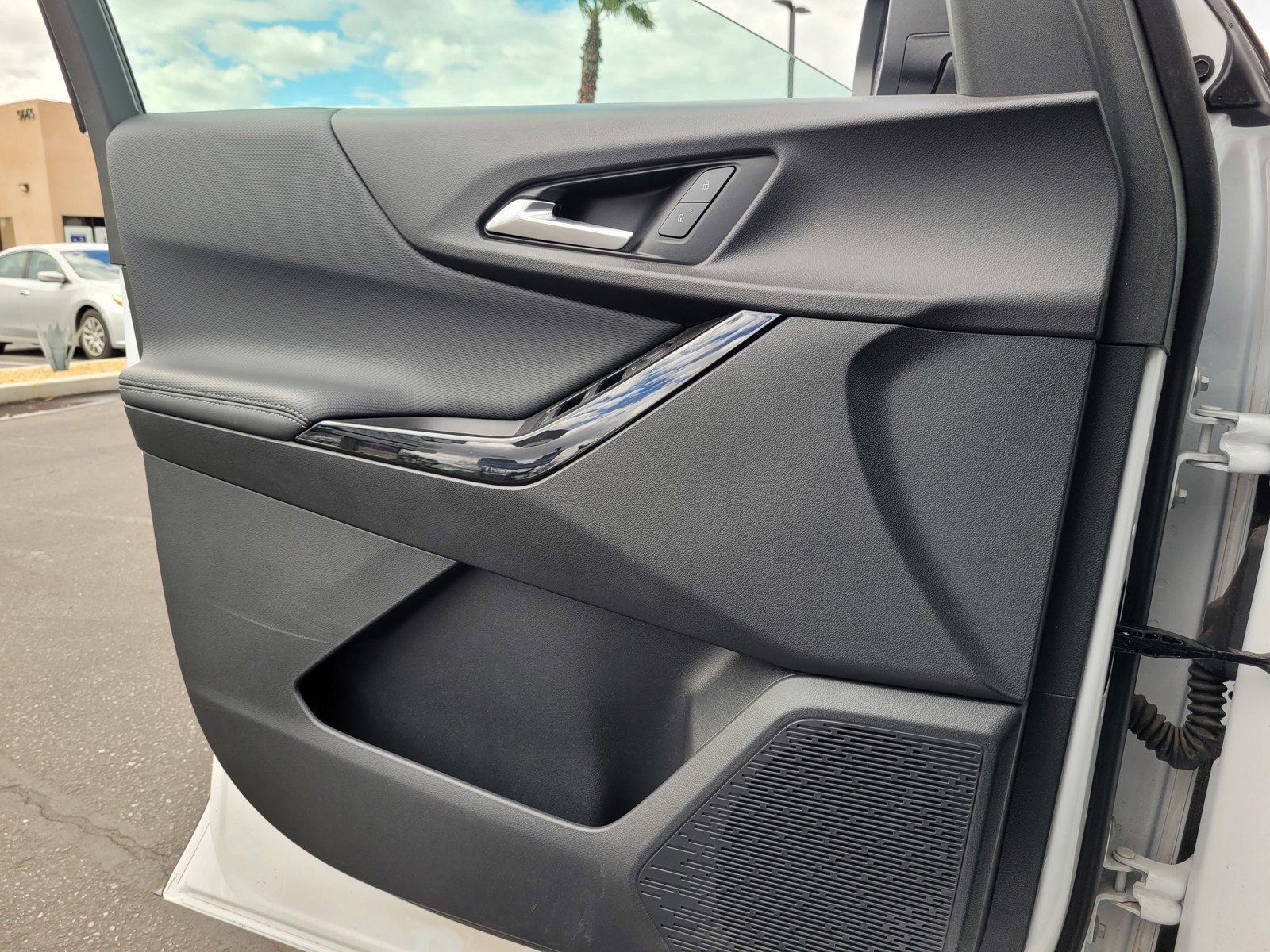 Used 2025 Chevrolet Equinox LT image 25