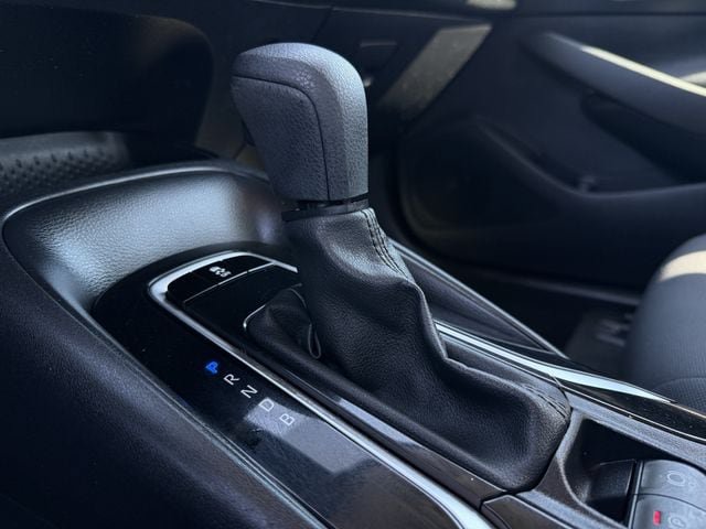Used 2021 Toyota Corolla LE w/ Carpet Mat Package (TMS) FWD image 19