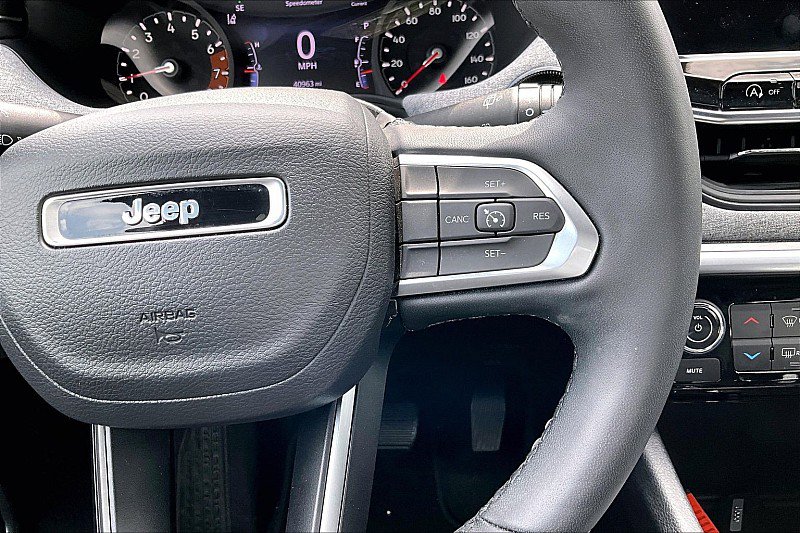 Used 2023 Jeep Compass Latitude AWD/4WD image 18