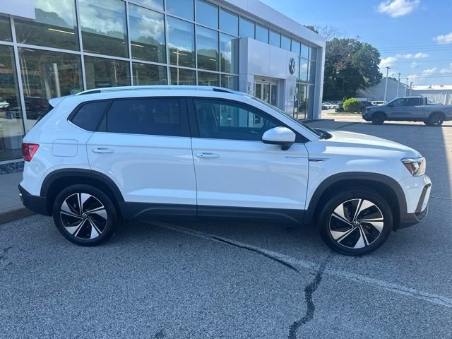 Certified 2023 Volkswagen Taos SE w/ Panoramic Sunroof Package AWD/4WD image 2