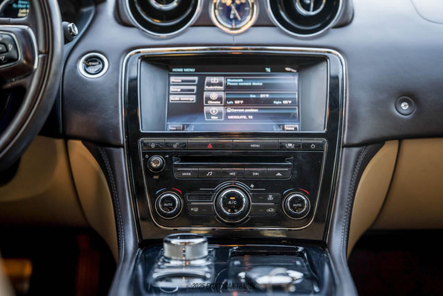 Used 2012 Jaguar XJ image 40