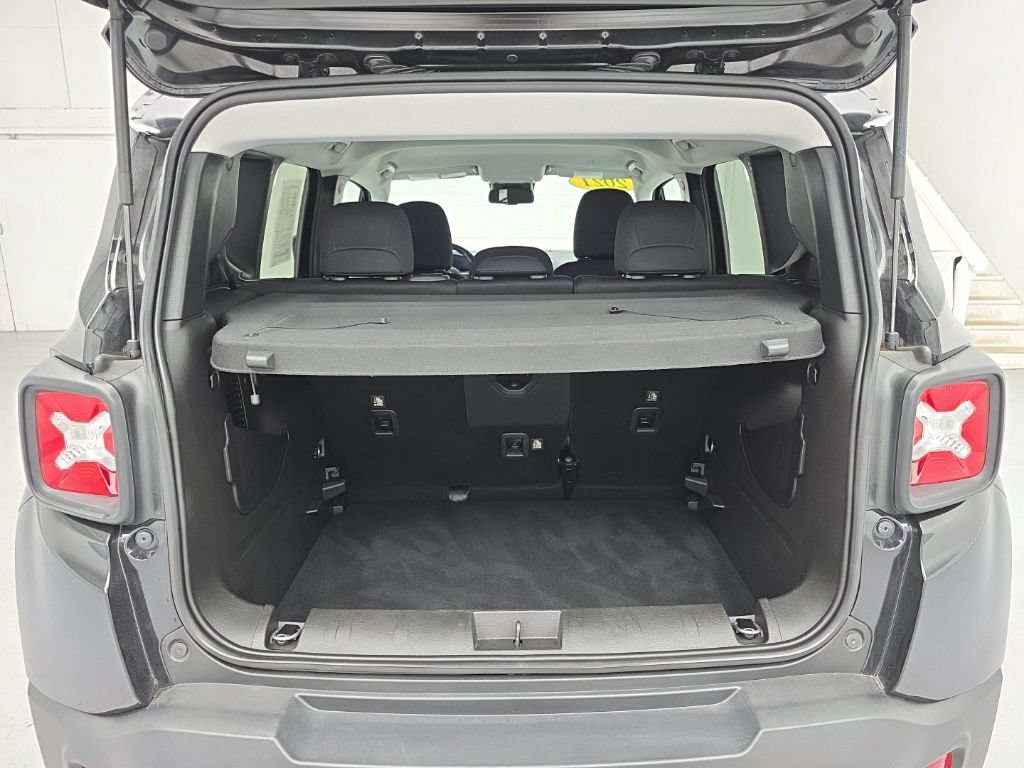 Used 2021 Jeep Renegade Latitude w/ Convenience Group AWD/4WD image 46