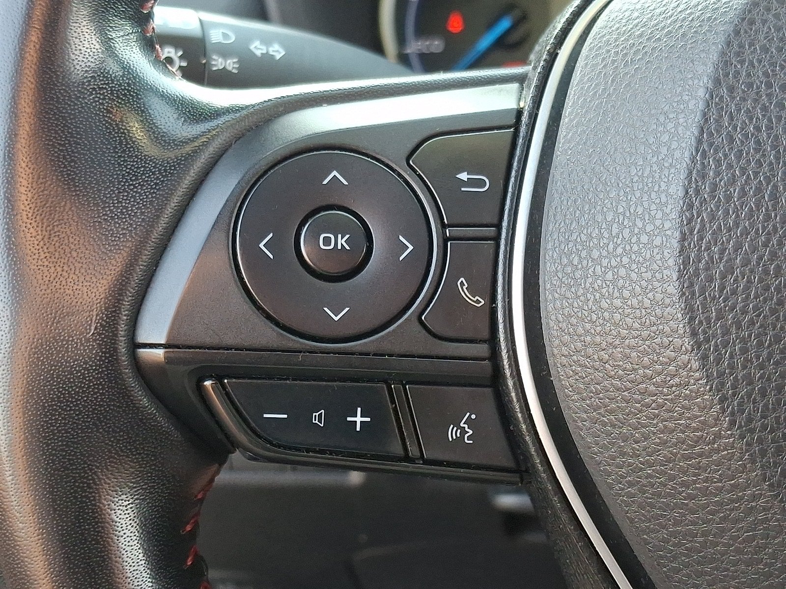 Used 2021 Toyota RAV4 SE w/ Weather & Moonroof Package AWD/4WD image 21