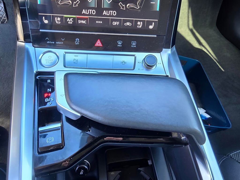 Used 2020 Audi e-tron Premium Plus image 20