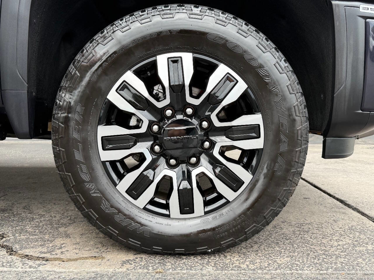 Used 2024 GMC Sierra 3500 Denali Ultimate image 14