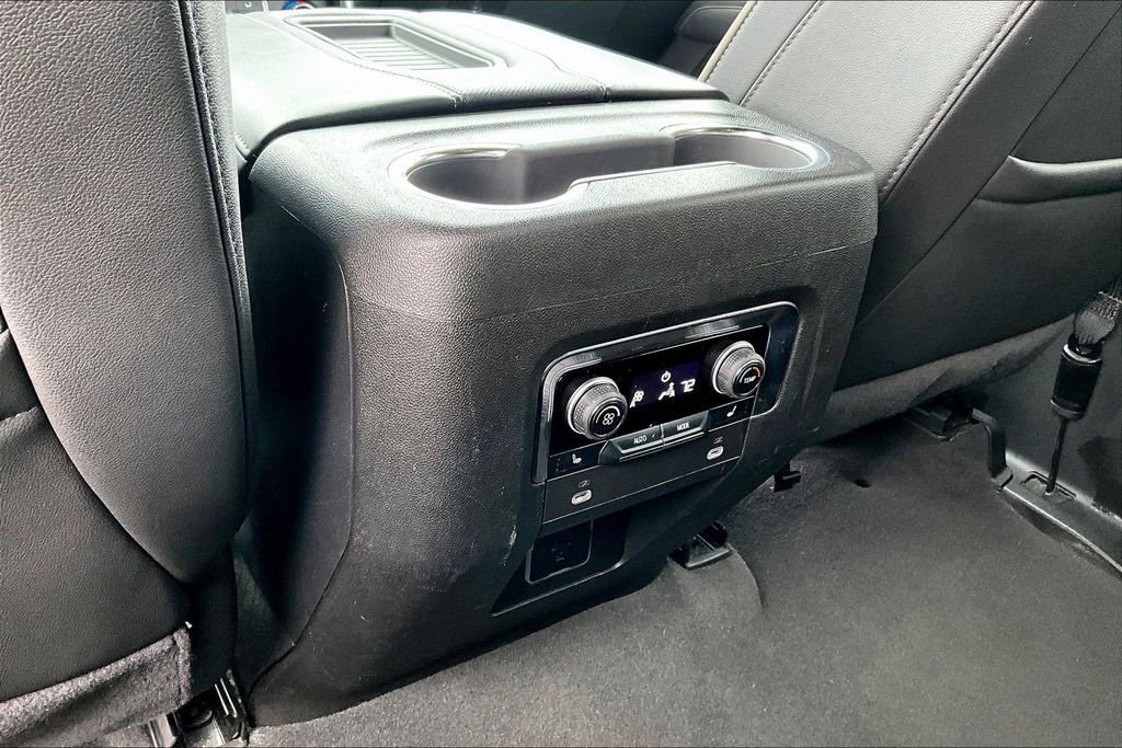 Used 2024 Chevrolet Suburban Premier AWD/4WD image 32