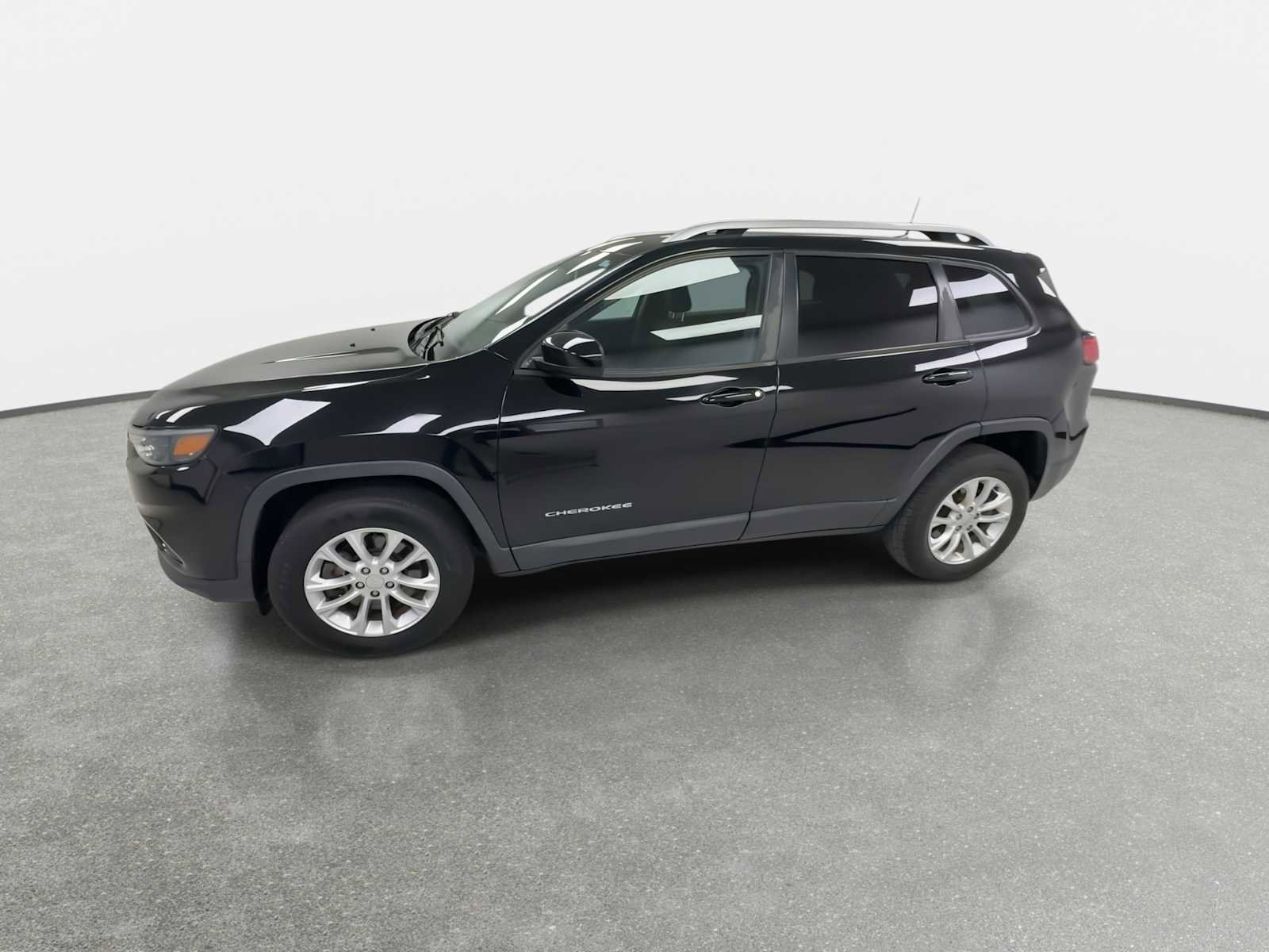 Used 2020 Jeep Cherokee Latitude w/ Cold Weather Group image 5