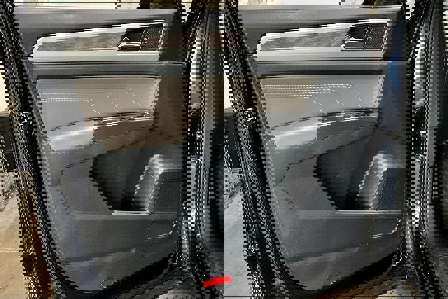 Used 2023 Volkswagen Atlas Cross Sport SE image 25