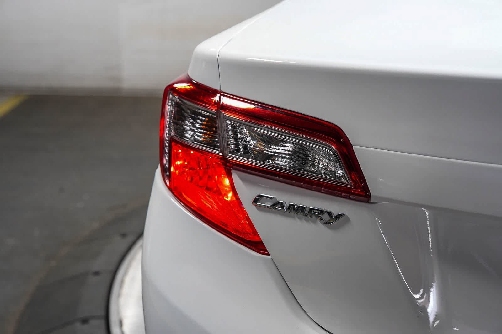 Used 2014 Toyota Camry LE FWD image 11