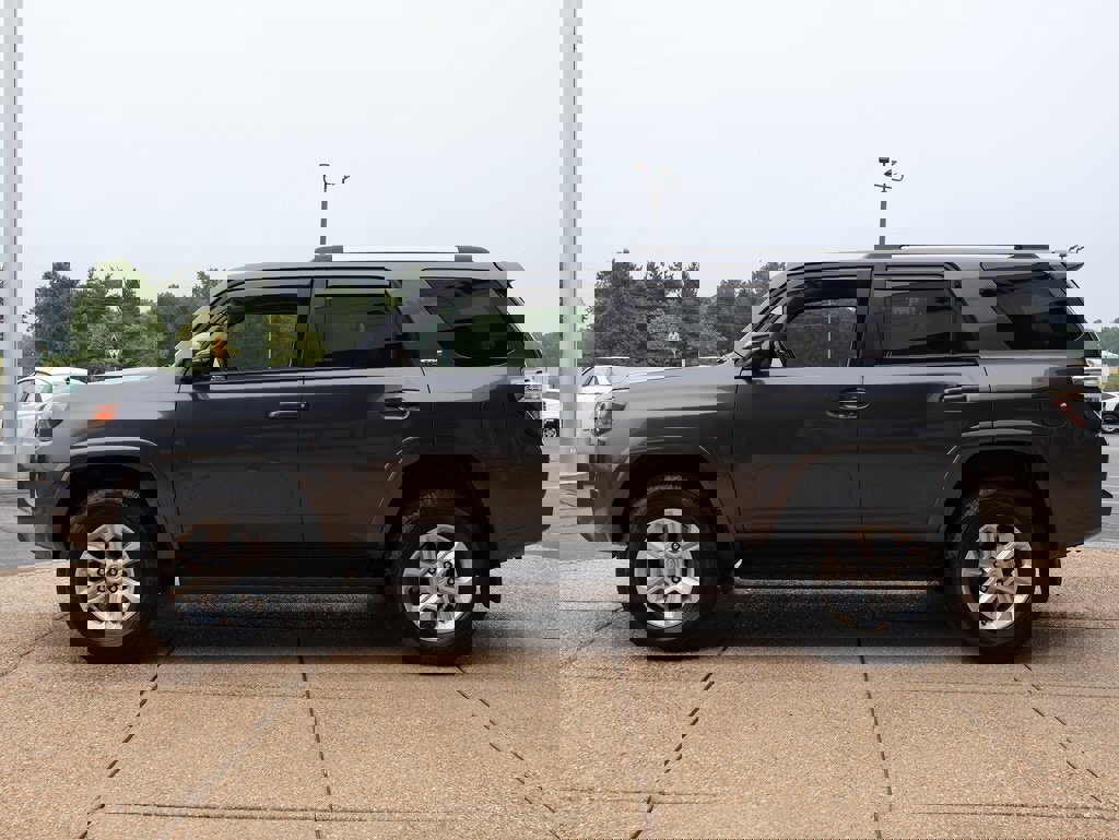 Used 2023 Toyota 4Runner SR5 Premium image 3