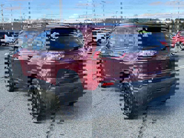 Used 2020 Jeep Cherokee Latitude Plus image 3