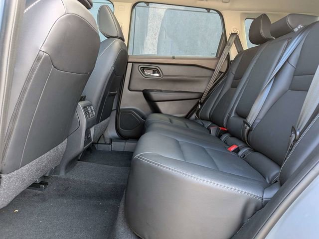 Used 2023 Nissan Rogue SL w/ SL Premium Package image 13