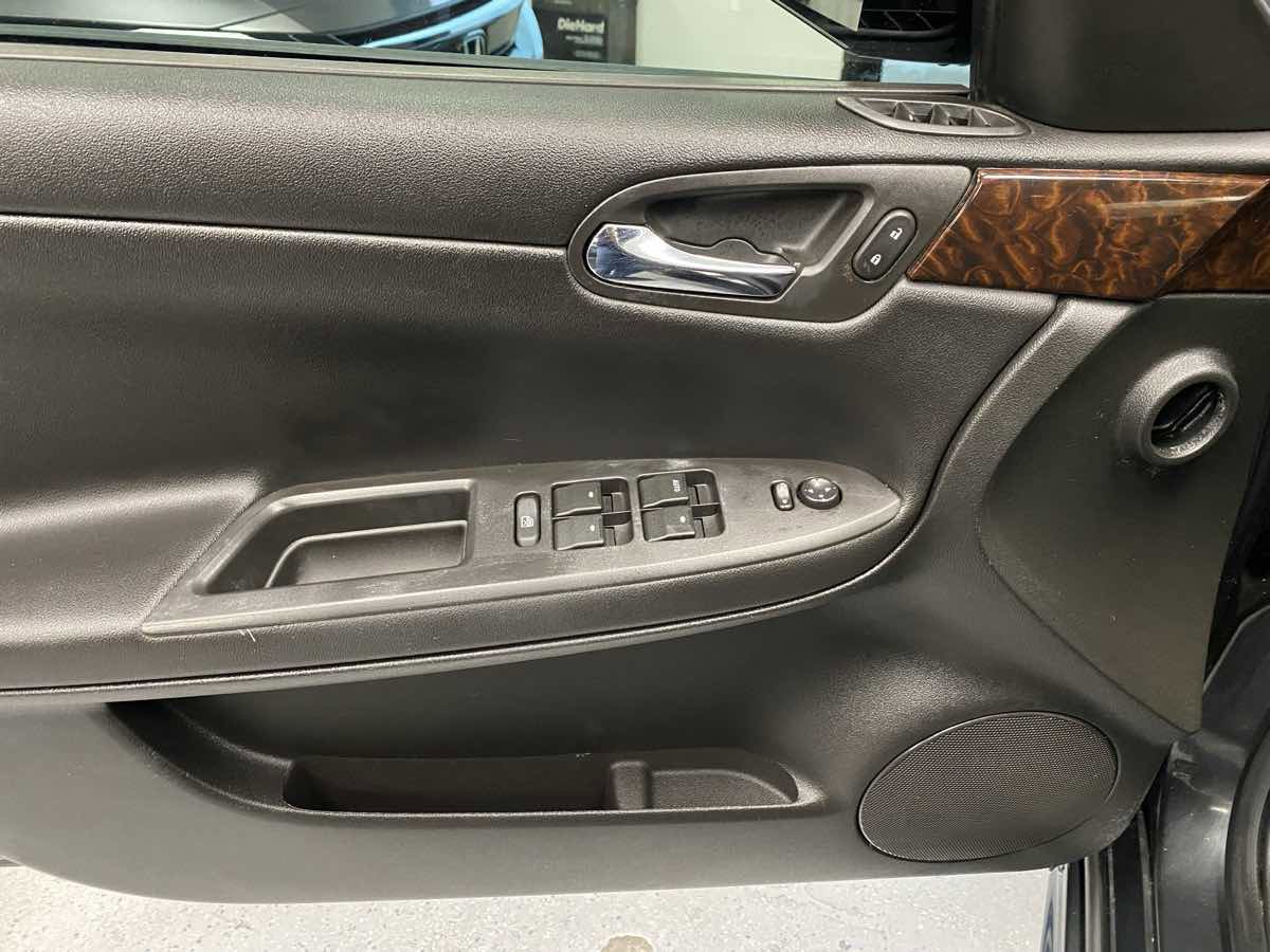 Used 2014 Chevrolet Impala LT w/ LT Sunroof Package image 20