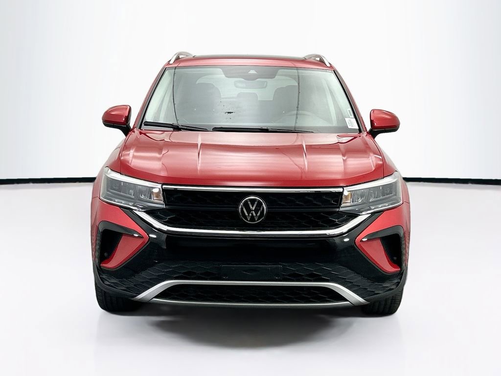 Certified 2023 Volkswagen Taos SE w/ Panoramic Sunroof Package image 2