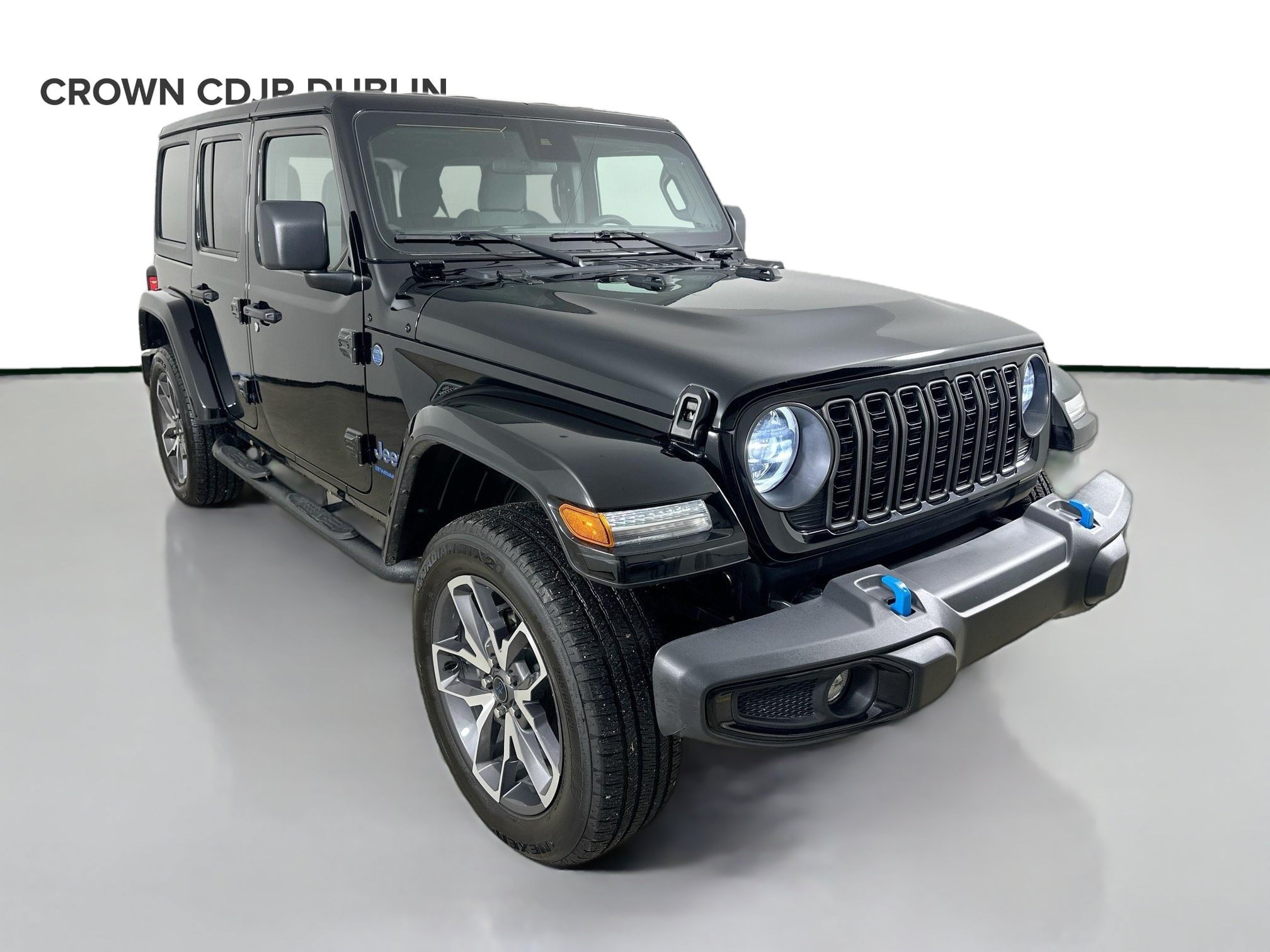 Used 2024 Jeep Wrangler Unlimited w/ Convenience Group AWD/4WD image 4