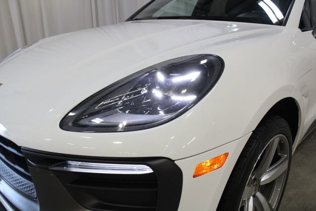 Used 2023 Porsche Macan Turbo AWD/4WD image 31
