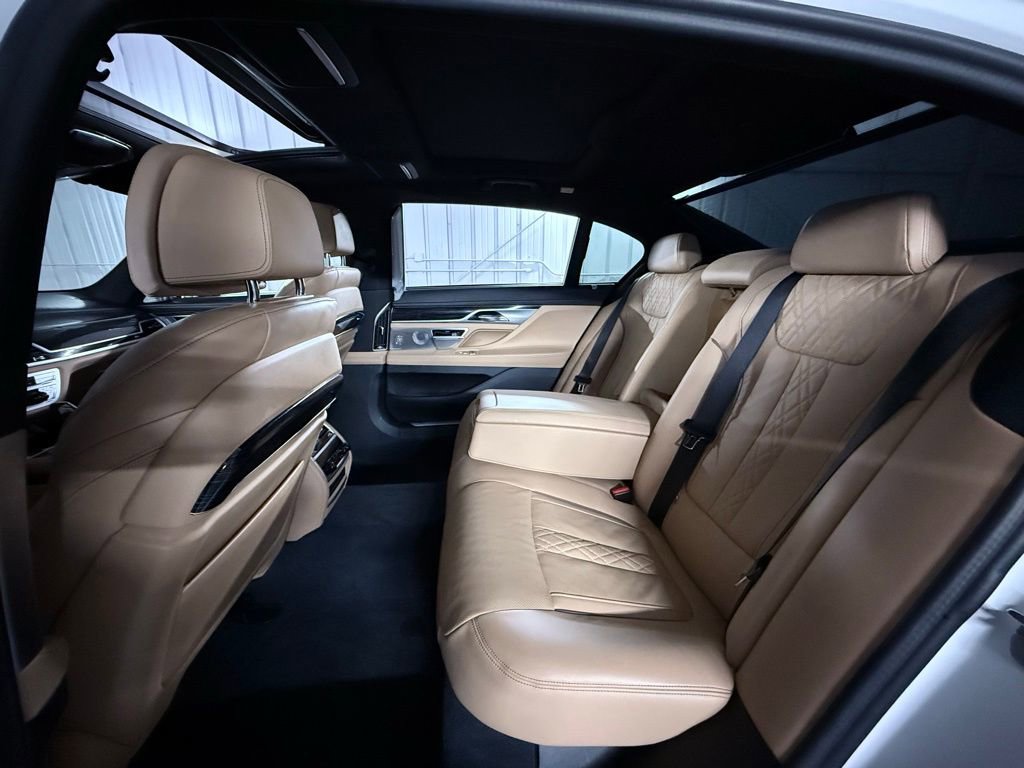 Used 2022 BMW 750i xDrive w/ Executive Package image 24