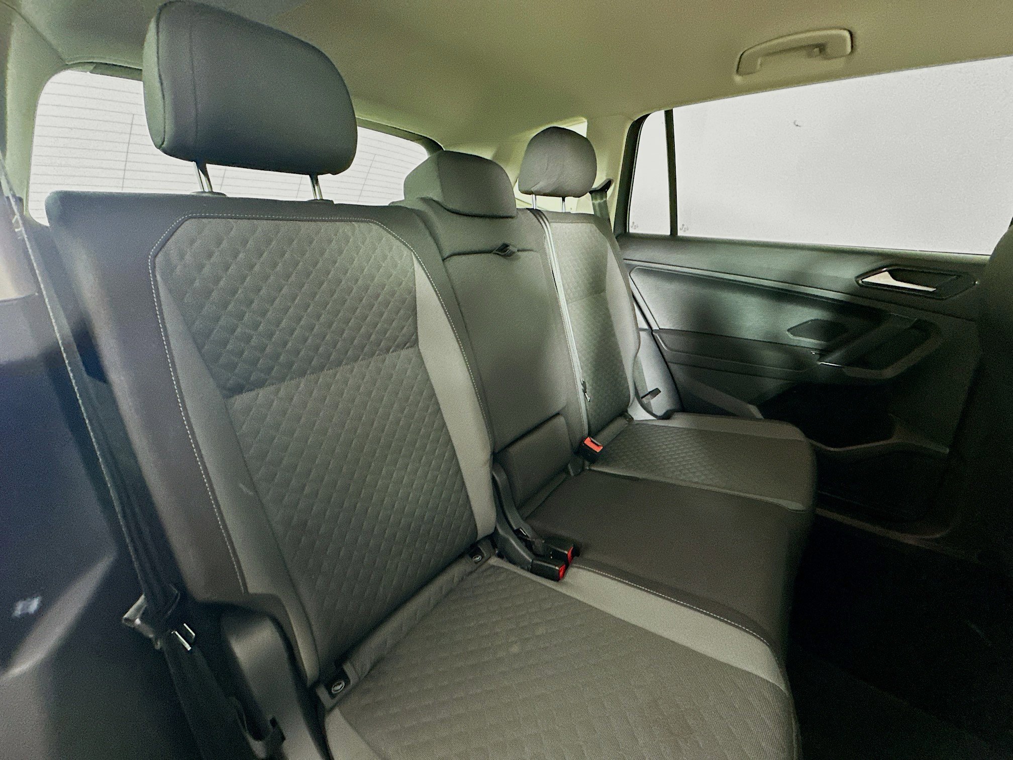 Used 2018 Volkswagen Tiguan S image 33