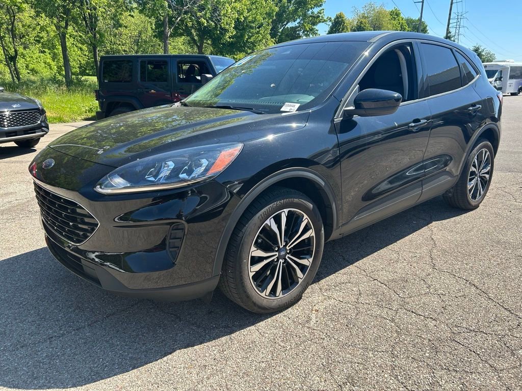Used 2022 Ford Escape SE w/ SE Sport Appearance Package AWD/4WD image 4