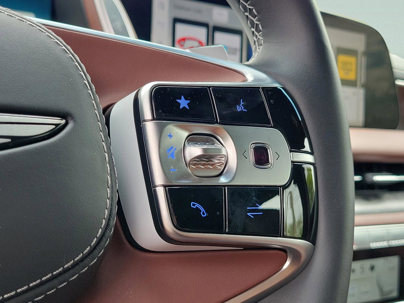 Used 2025 Genesis G90 3.5T AWD/4WD image 31