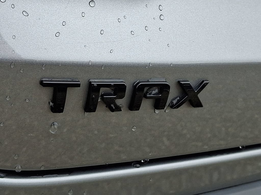 Used 2024 Chevrolet Trax RS w/ Sunroof Package FWD image 30