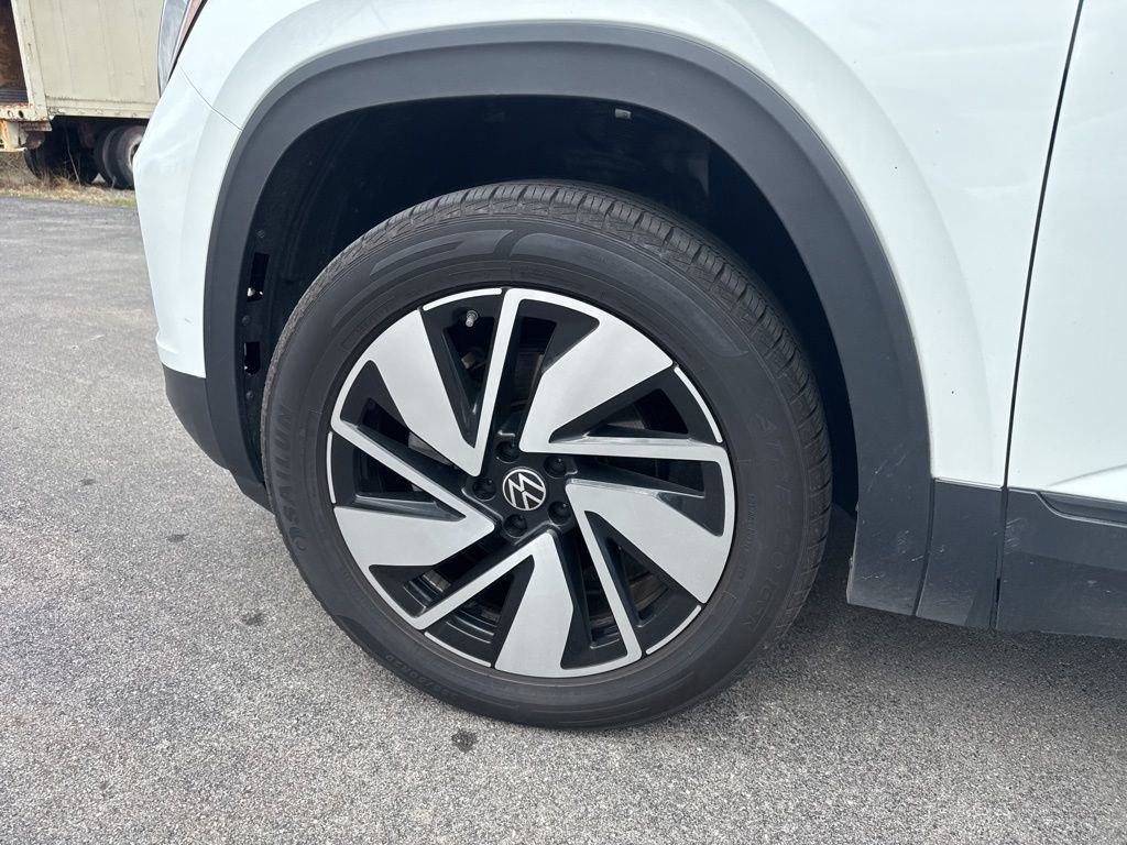 Used 2025 Volkswagen Atlas SE AWD/4WD image 8