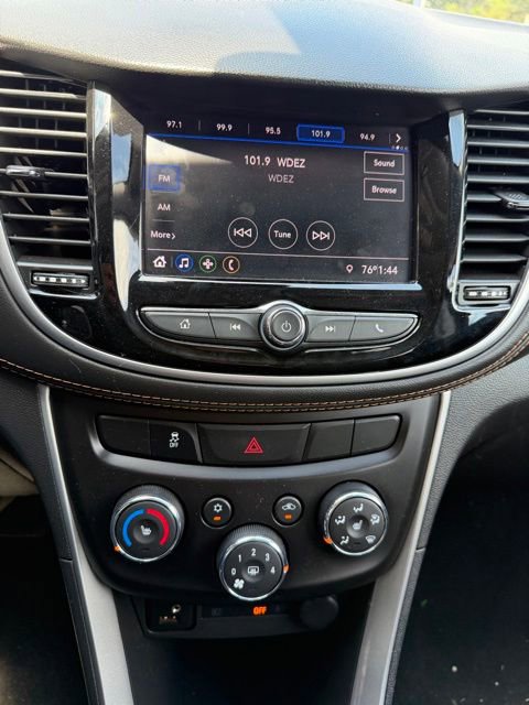 Used 2021 Chevrolet Trax LT w/ Premium Seat Package AWD/4WD image 23