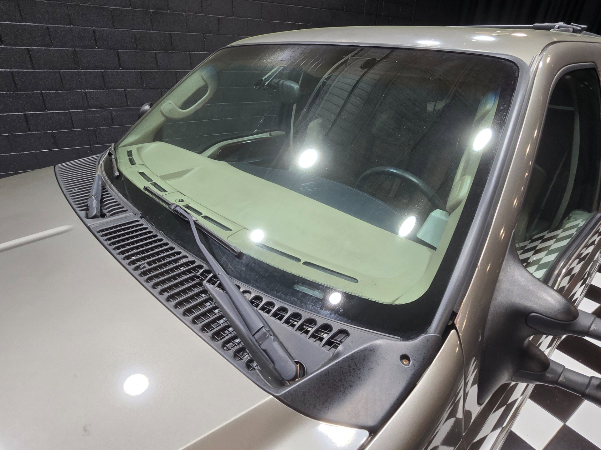 Used 2005 Ford Excursion Limited image 26