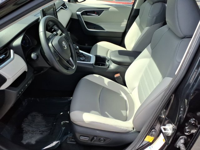 Used 2022 Toyota RAV4 XLE Premium AWD/4WD image 14