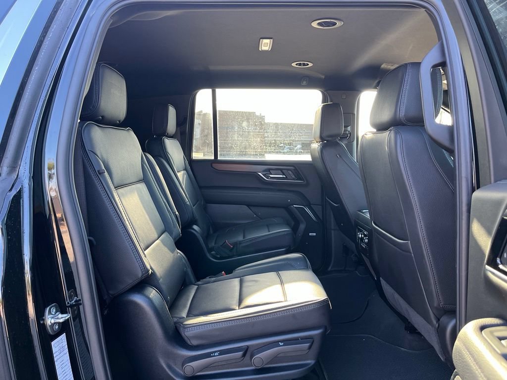 Used 2025 GMC Yukon XL Denali AWD/4WD image 14
