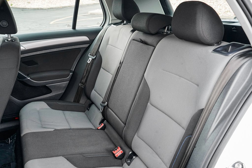 Used 2016 Volkswagen e-Golf SE w/ DC Fast Charging Package image 15