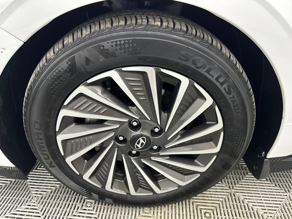Used 2025 Hyundai Sonata Limited FWD image 13