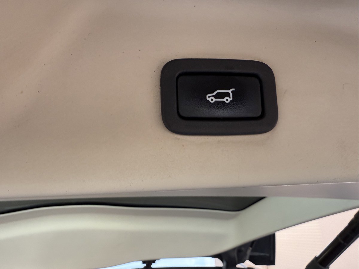 Used 2016 Land Rover Range Rover Long Wheelbase Supercharged image 97