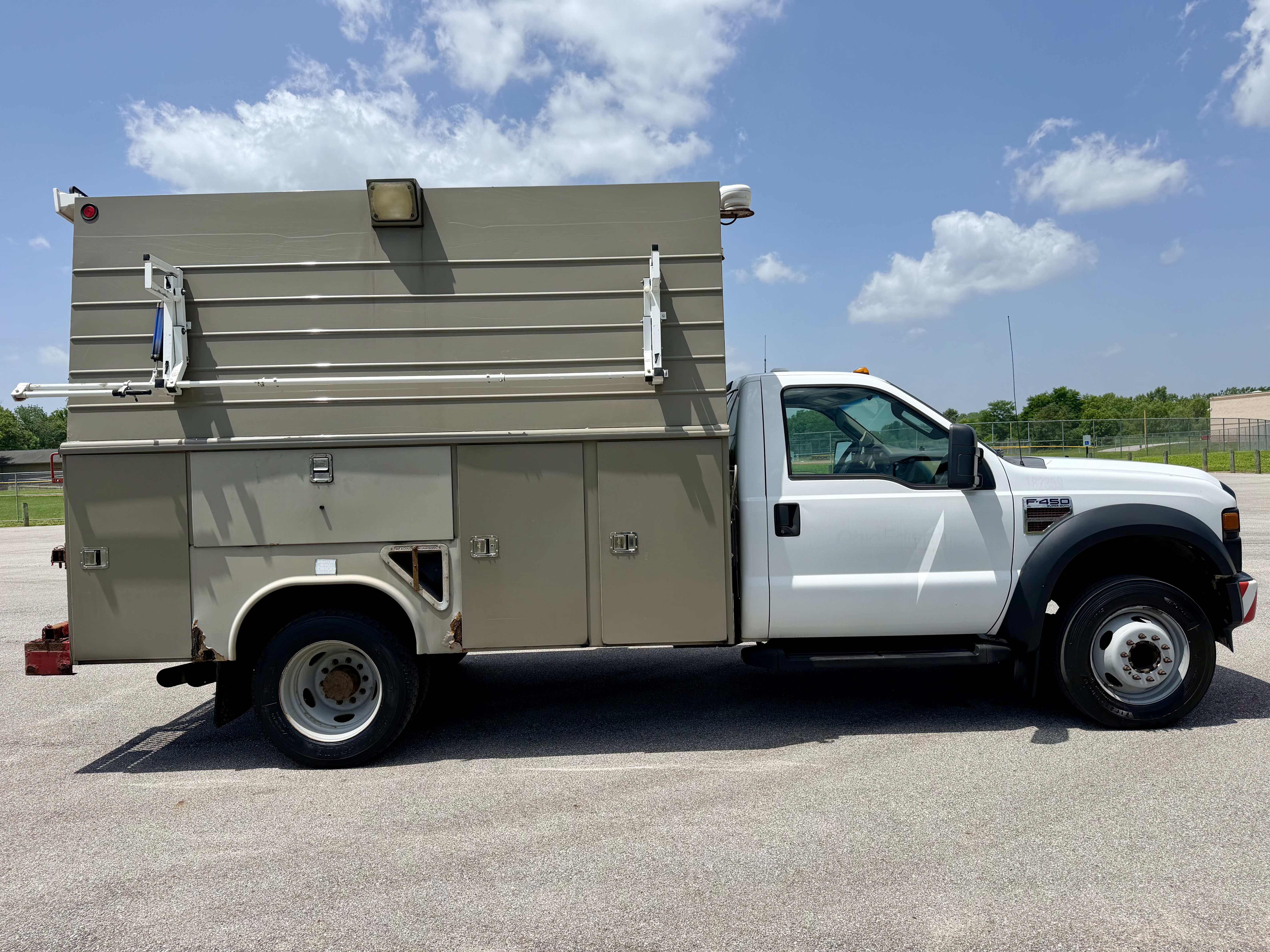 Used 2008 Ford F450 2WD Regular Cab Super Duty image 2