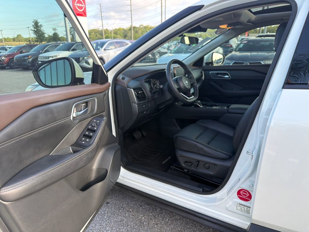 Used 2021 Nissan Rogue SV w/ Premium Package FWD image 13