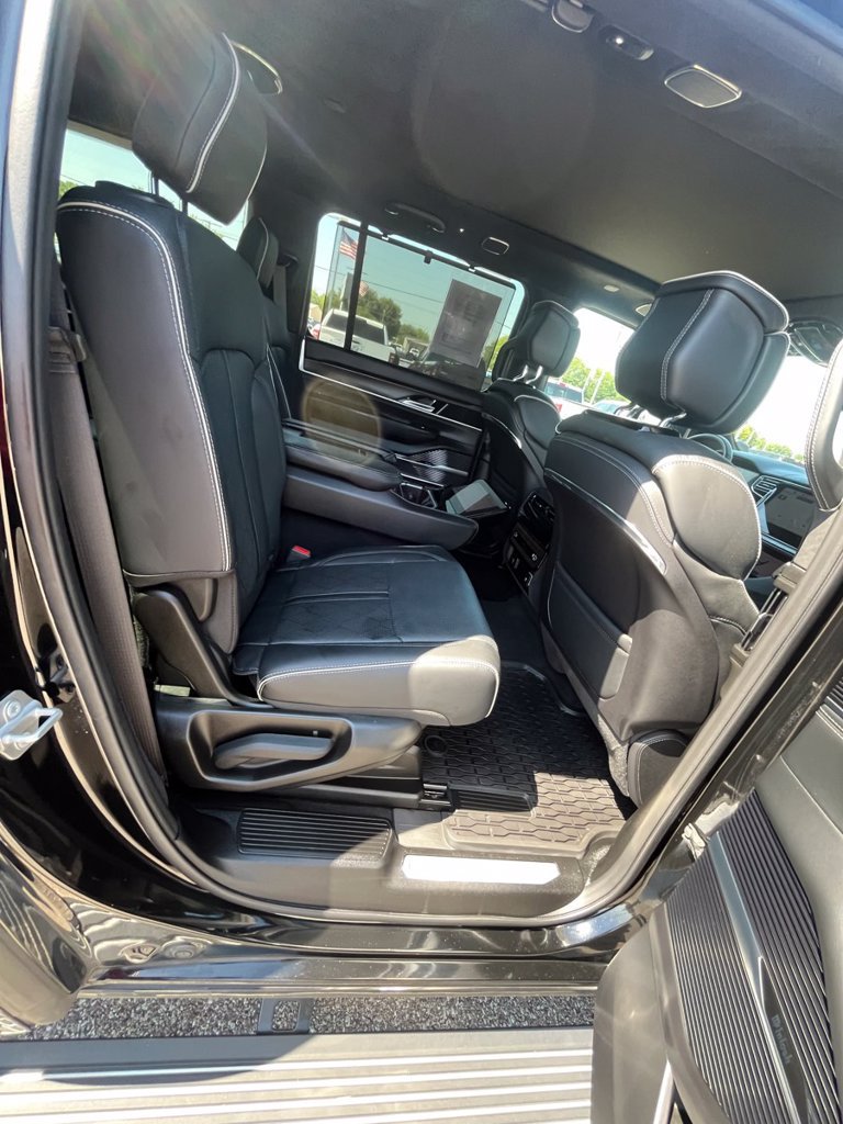 Used 2025 Jeep Grand Wagoneer L Series II Obsidian w/ Quick Order Packagew 28T AWD/4WD image 13