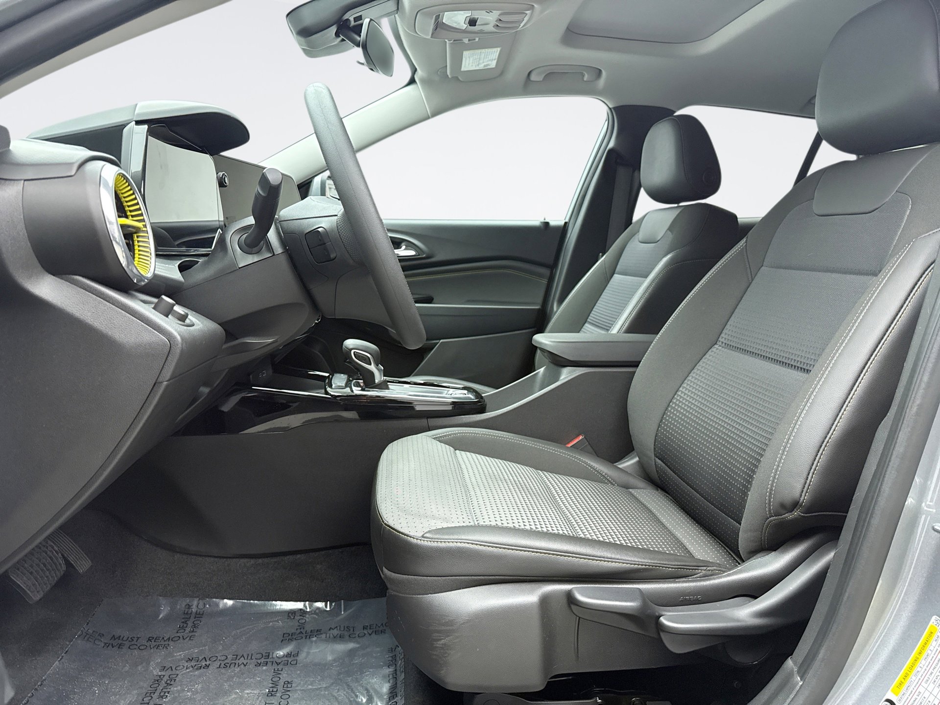 Used 2024 Chevrolet Trax LT w/ Sunroof Package image 11