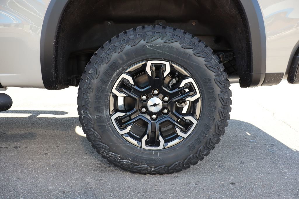 New 2026 Chevrolet Silverado 1500 ZR2 w/ LPO, Dark Essentials Package image 31