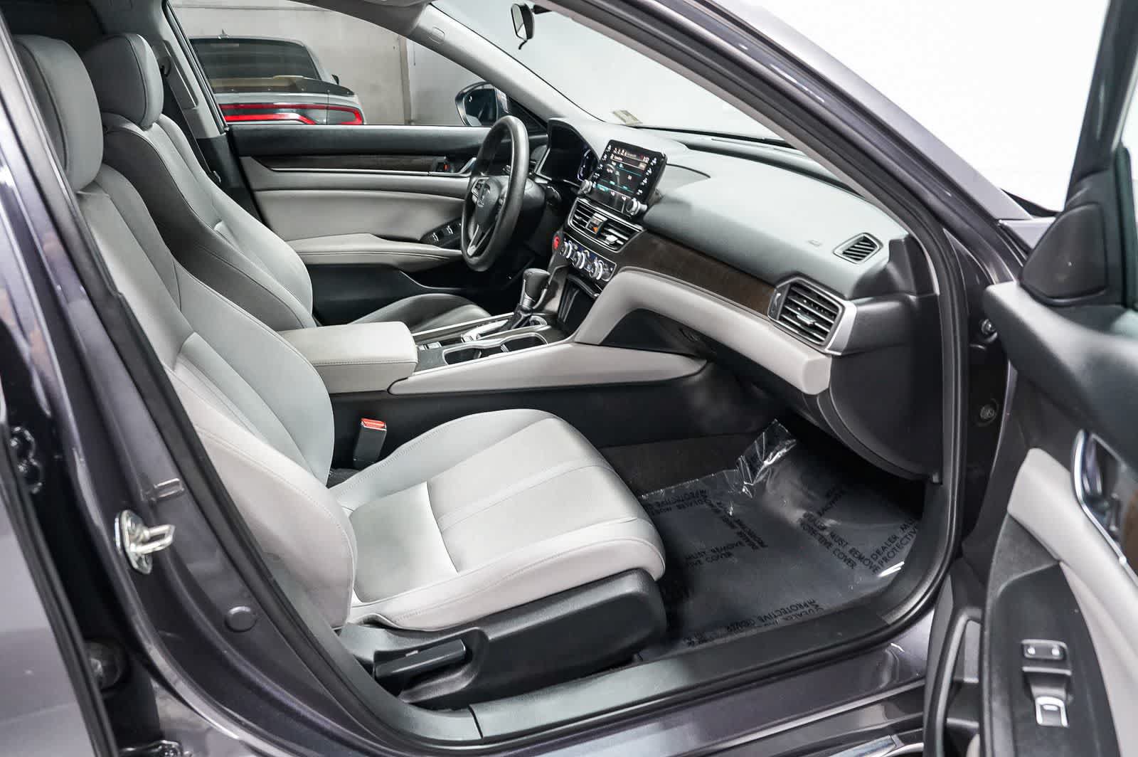 Used 2018 Honda Accord EX image 17